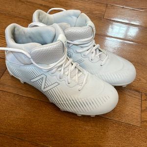 Boys size 5 New Balance Freeze Lacrosse cleats